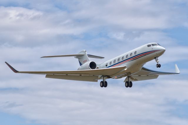 Gulfstream Aerospace Gulfstream G650 (N100A) - ExxonMobil G650ER lands at KDCA on 2019-09-26.br /br /Contact photographer reproduction(s).