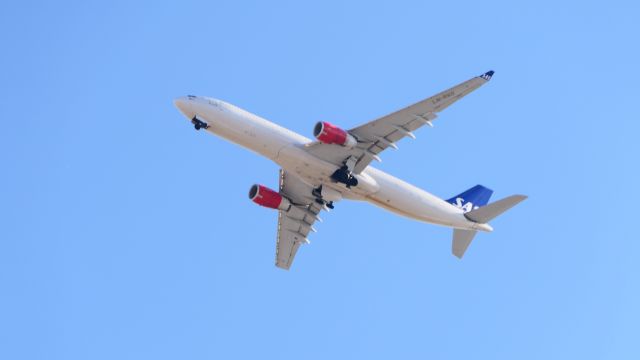 Airbus A330-300 (LN-RKO)