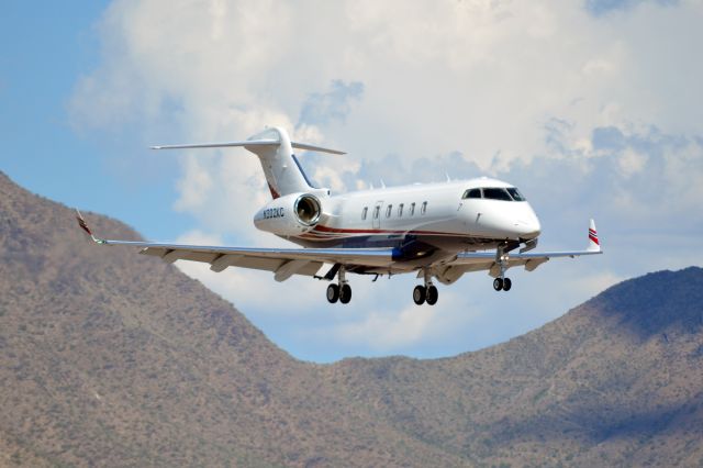 Bombardier Challenger 300 (N302KC)