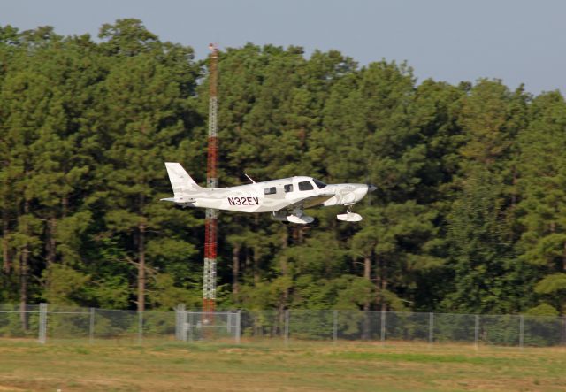 Piper Saratoga (N32EV)