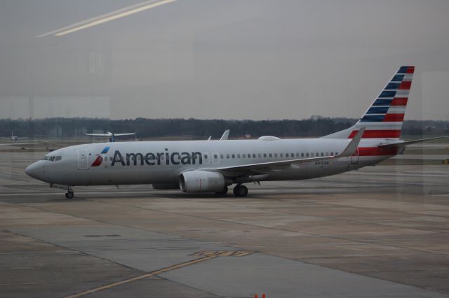 Boeing 737-800 (N915AN)