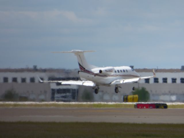 Embraer Phenom 300 (N408QS)