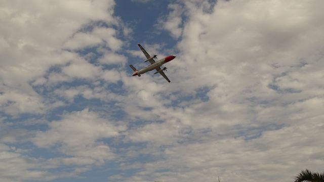 de Havilland Dash 8-400 (F-ZBMD) - Sécurité Civile Dash 8 - Q 400 (F-ZBMD) Flypast over St Pierre - Réunion Island (10/14/2017)