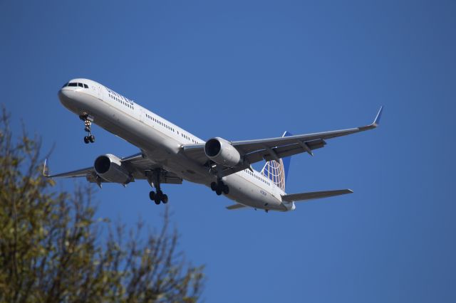 BOEING 757-300 (N75858)