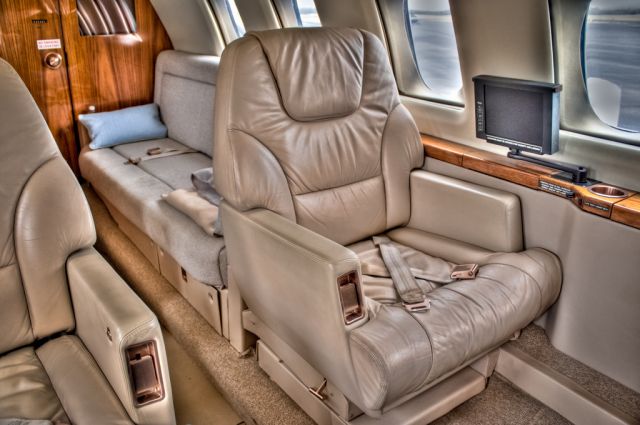 Hawker 800 (N406J)