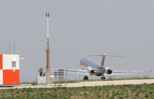 McDonnell Douglas MD-80 —
