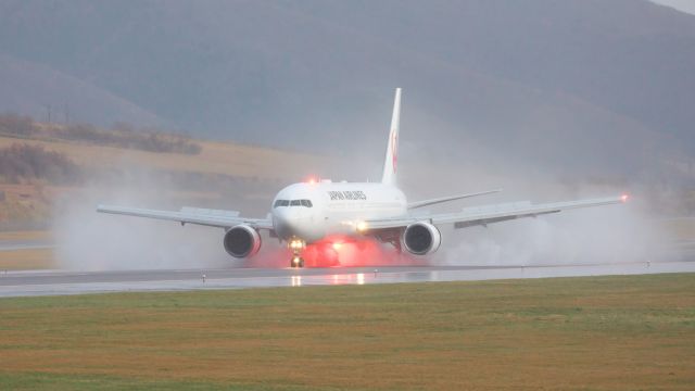 BOEING 767-300 (JA611J)