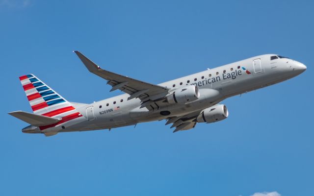 EMBRAER 175 (long wing) (N269NN)