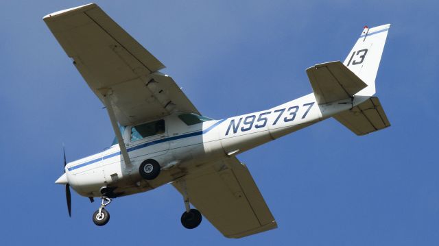 Cessna 152 (N95737)