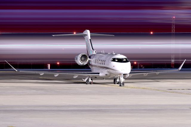 Canadair Challenger 350 (CS-CHK)