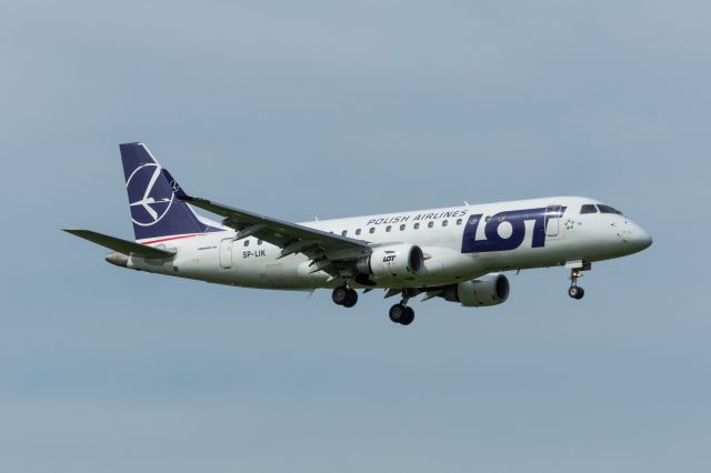 Embraer ERJ 175 (SP-LIK) - WAW SPOTTING