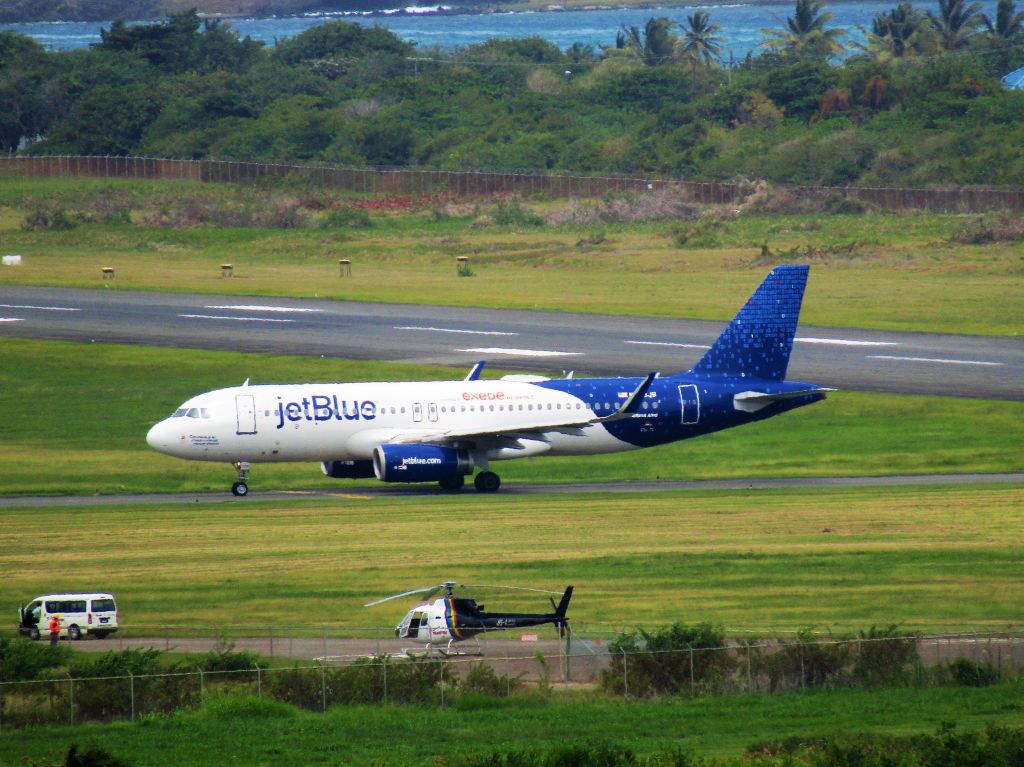 Airbus A320 (N709JB)