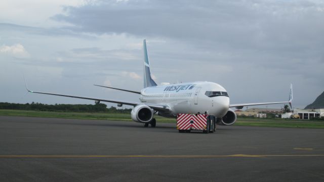 Boeing 737-800 (C-GKWJ)