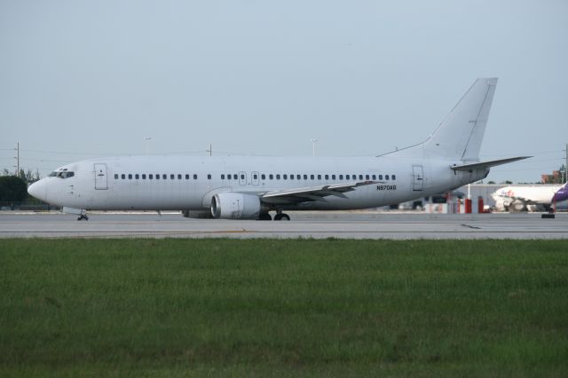 BOEING 737-400 (N870AG)