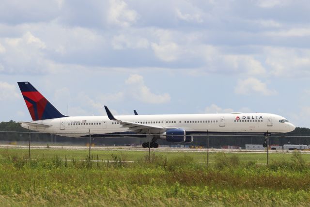 BOEING 757-300 (N587NW) - Delta Flight 2361 departs Runway 24 at Southwest Florida International Airport enroute to Minneapolis/St Paul International Airport