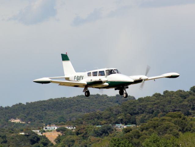 Piper PA-30 Twin Comanche (F-BXPX)