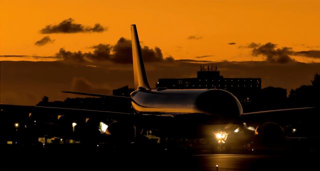 Airbus A330-200 (PH-AOC)