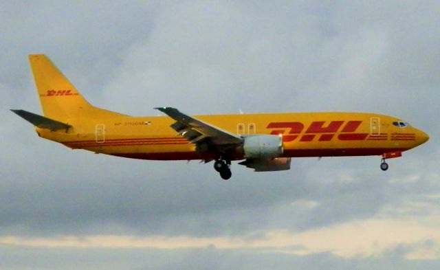 BOEING 737-400 (HP-3110DAE)