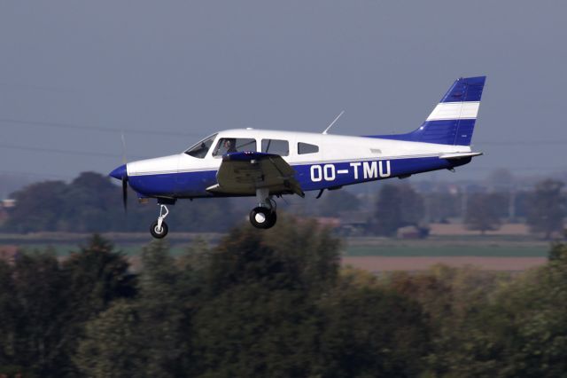 Piper Cherokee (OO-TMU)