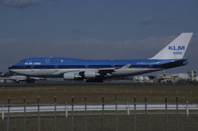 Boeing 747-400 (PH-BFH) - Departure at Narita Intl Airport Rwy34L on 1999/02/13