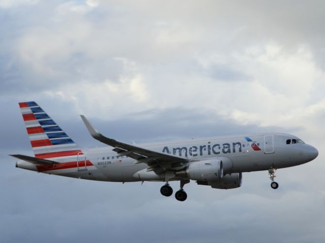 Airbus A319 (N9023N)