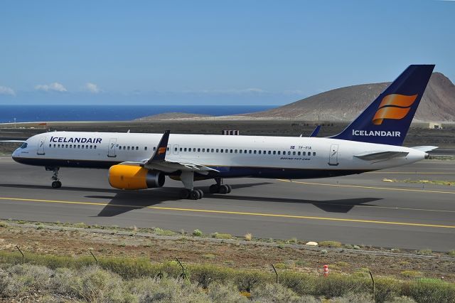 Boeing 757-200 (TF-FIA)