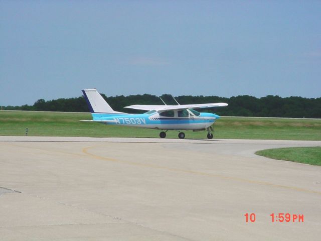 Cessna 177RG Cardinal RG (N7503V) - Departing on 6/10/10