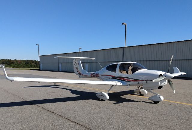 Diamond Star (N520NG)