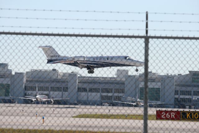 Learjet 40 (N610FX)