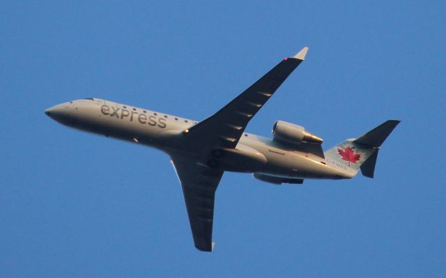 Canadair Regional Jet CRJ-200 (C-FWRS)