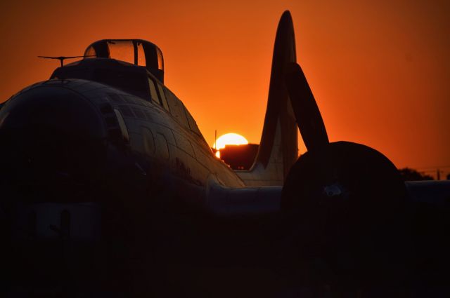 Boeing B-17 Flying Fortress (N5017N)