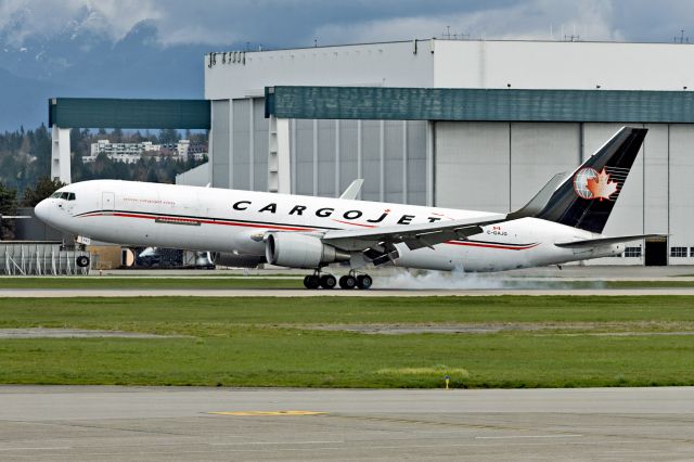 BOEING 767-300 (C-GAJG)