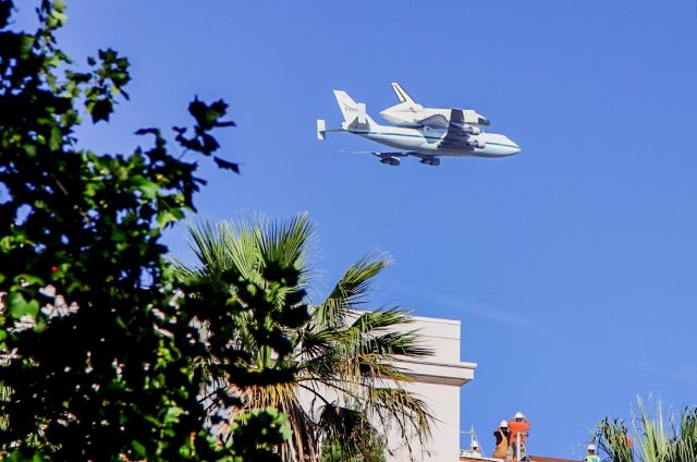 — — - Sacramento flyby, sept 21 2012, shuttle headed north.  Construction workers stopped to take pictures too. :-)