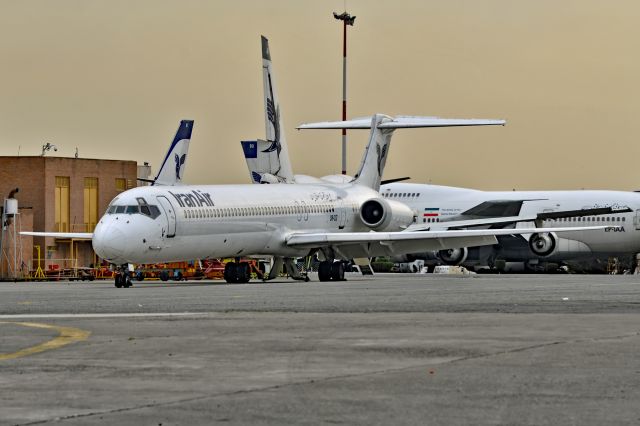 McDonnell Douglas MD-82 (UR-CJZ)