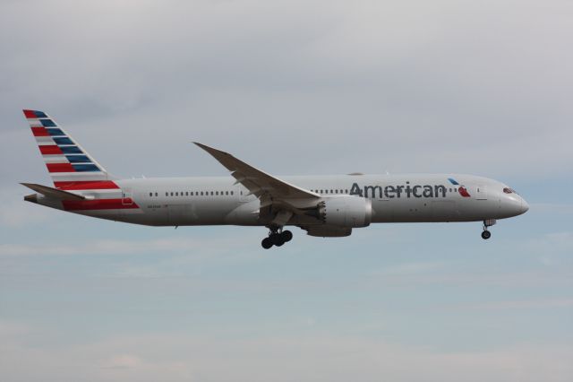 N829AN — - This 787-9 on short final for 18R at DFW after a flight from Tokyo.