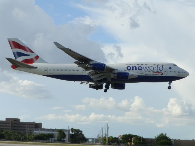 Boeing 747-400 (G-CIVI)