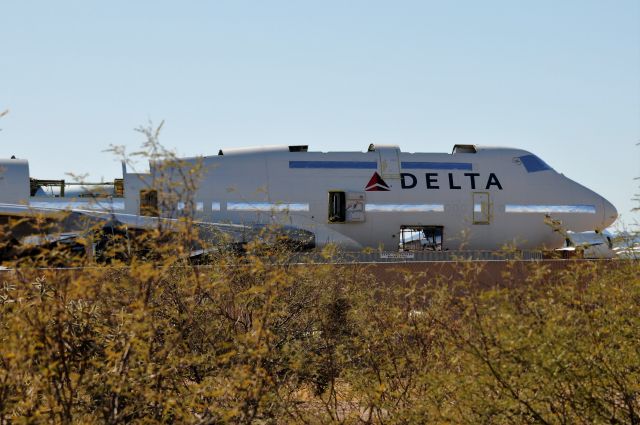 Boeing 747-400 (N665US)