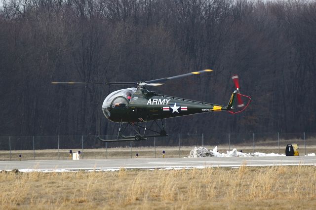 N2175U — - Hovering at Butler on Runway 26