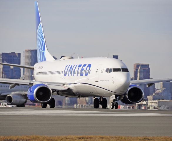 Boeing 737-800 (N37298) - New Livery