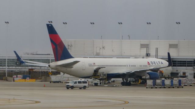 BOEING 767-300 (N176DZ) - Just arrived from Paris CDG