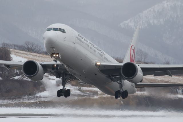 BOEING 767-300 (JA659J) - 29 January 2017:HKD-HND.