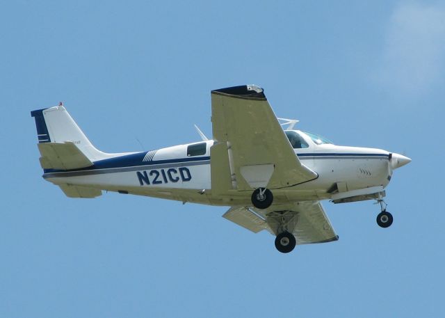 Beechcraft Bonanza (36) (N21CD) - Landing at Shreveport Regional.