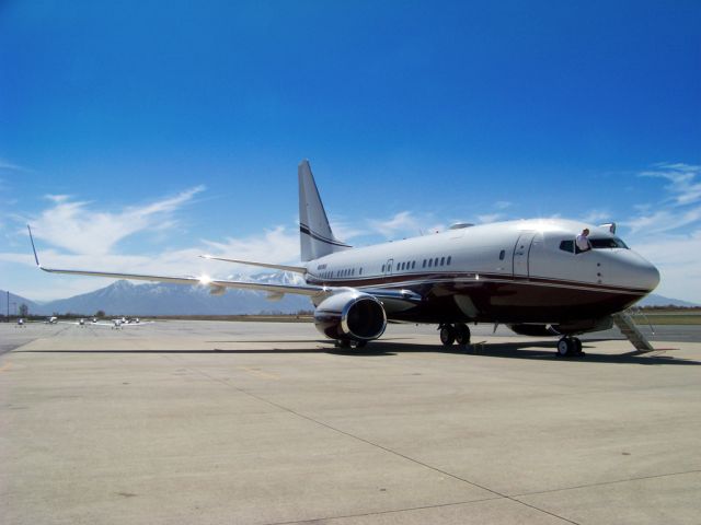 Boeing 737-700 (N800KS)