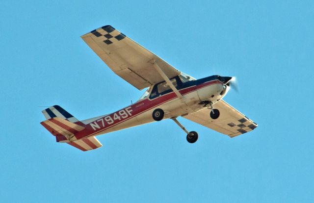 Cessna Commuter (N7949F) - Aircraft on left cross wind from 27 at Carson City