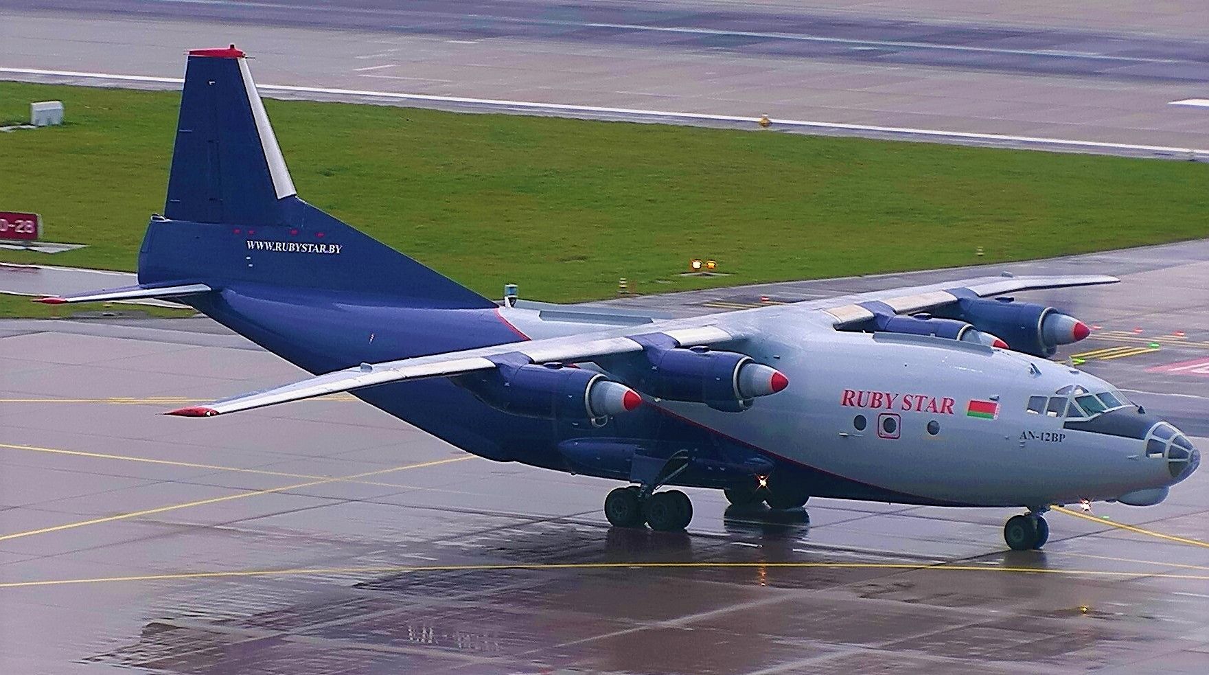 Antonov An-12 (EW-485TI)