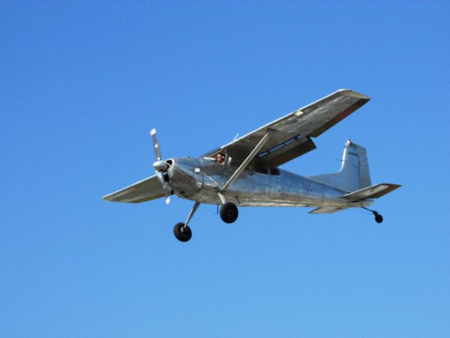 Cessna Skywagon (N581HB) - Landing on RWY 24