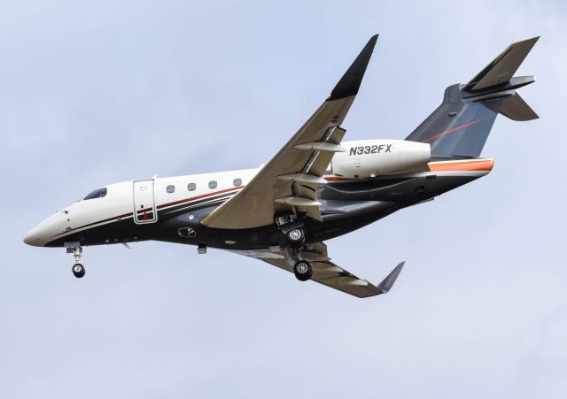 Embraer Legacy 450 (N332FX)