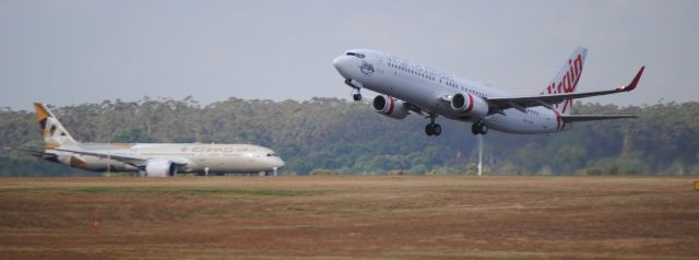 Boeing 737-800 (VH-YFS)