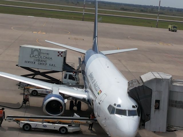 Boeing 737-700 (CP-2551)