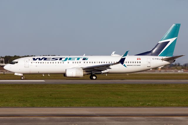 Boeing 737-800 (C-FWIJ)